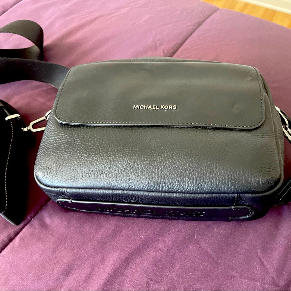 MENS MICHAEL KORS BLK LEATHER CROSSOVER BAG